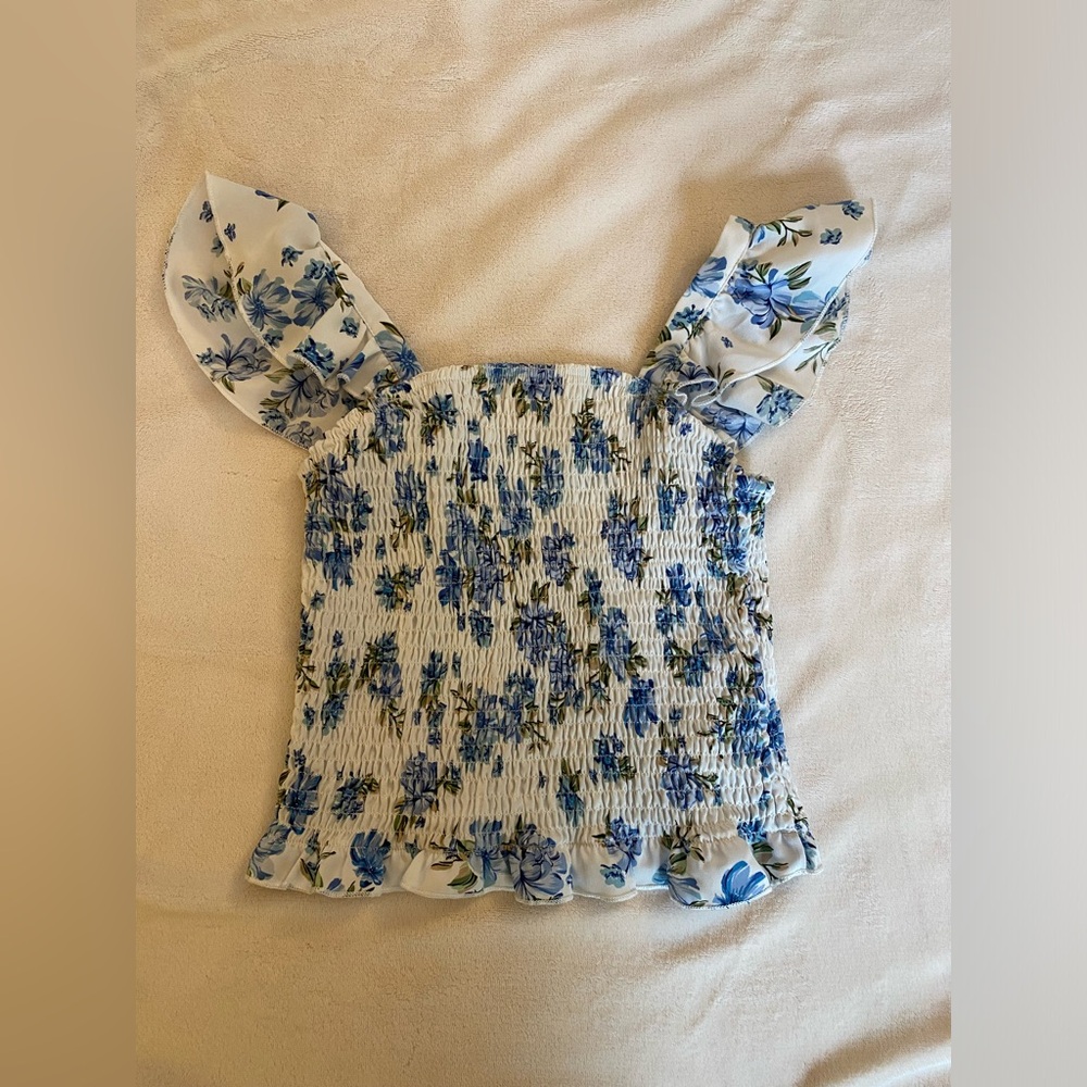 Flutter sleeve top